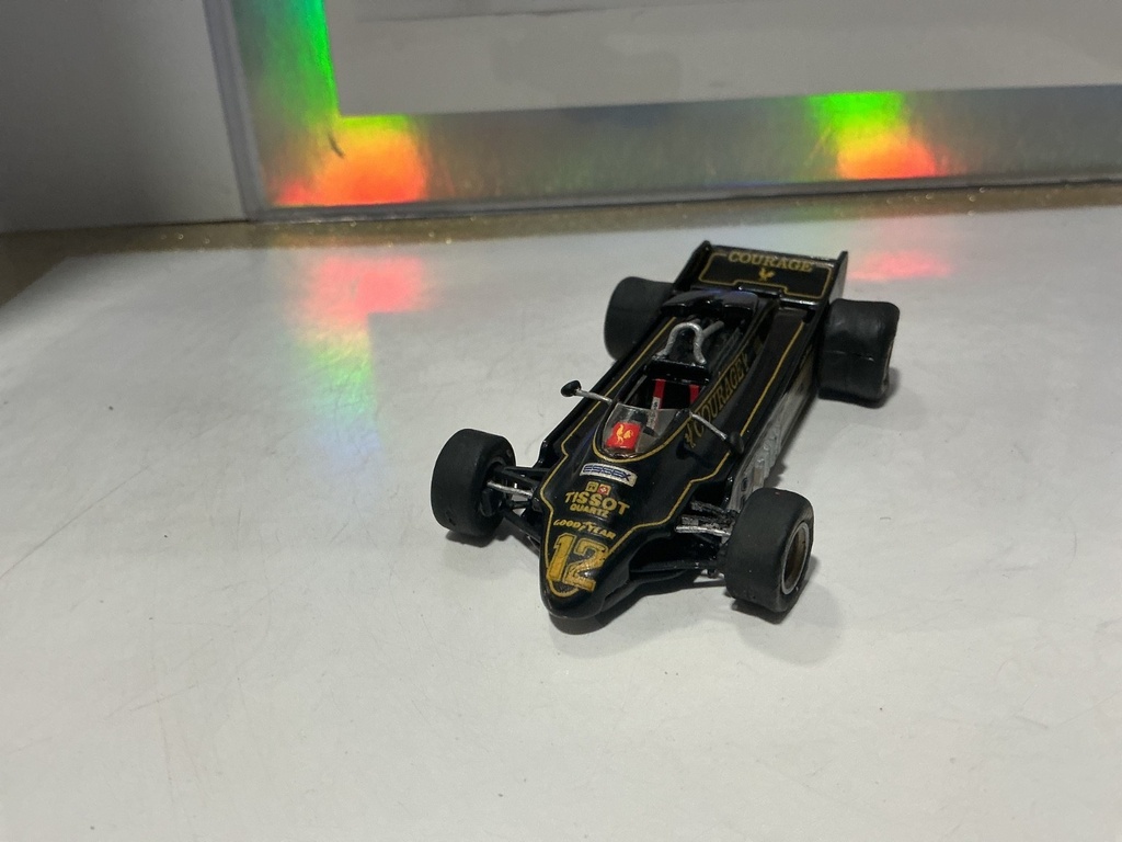 1:43 - SCALE RACING CARS COURAGE TISSOT QUARTZ