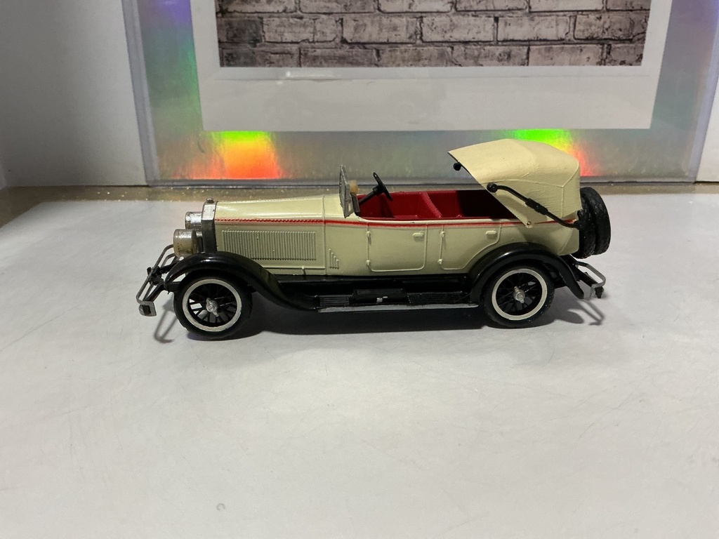 1:43 RIO MADE IN ITALY- ISOTTA FRASHINI TIPO 8A