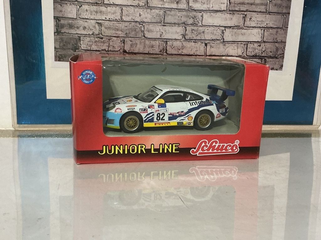 [100189] 1:43 SCHUCO JUNIOR LINE PORSHE 911 GT3 # 82 INFORMIX BOX IMPERFECT