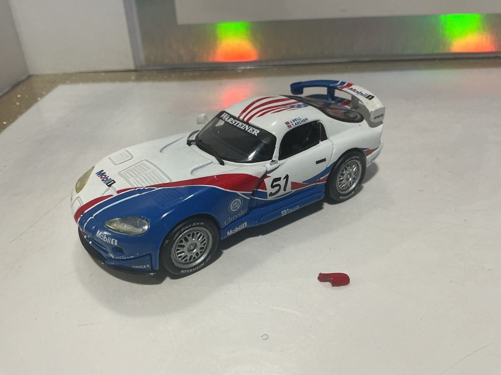 1/43 - UNIVERSAL HOBBIES - DODGE VIPER [BROKEN OFF LEFT MIRROR]