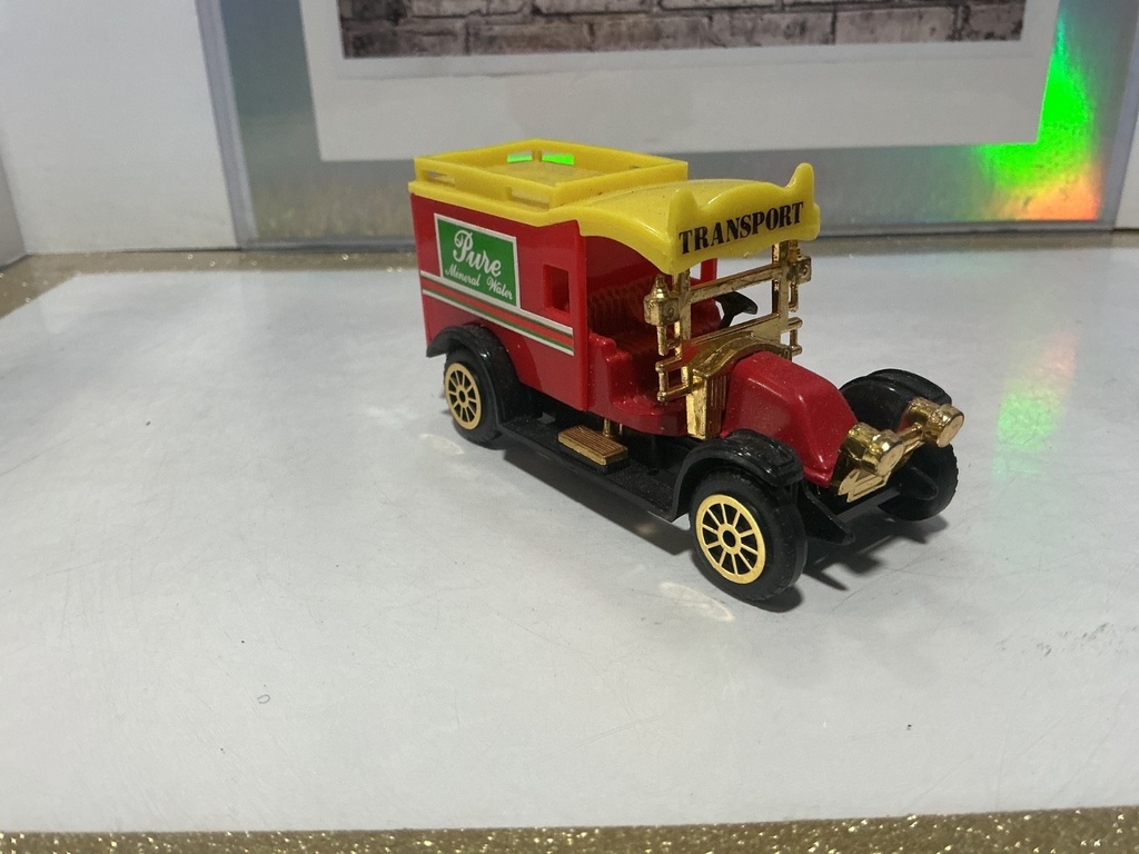 [101445] 1/43 Ford Model Pure Mineral Water Transport - Vintage Readers Digest