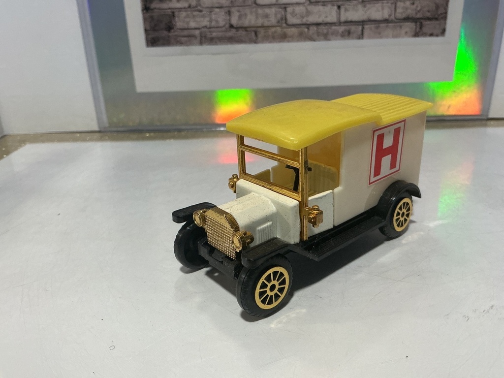 1/43 Ford Model T Ambulance - Vintage Readers Digest