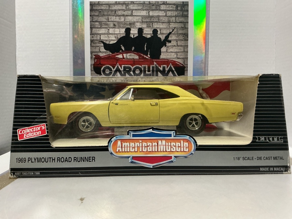 [112283] 1:18 ERTL 1969 PLYMOUTH ROAD RUNNER AMERICAN MUSCLE YELLOW ON BLACK