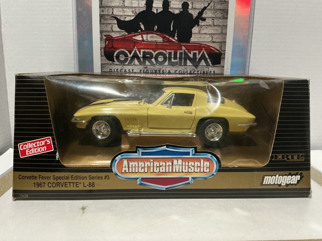 [112286] 1:18 ERTL CORVETTE FEVER SPECIAL EDITION SERIES #3 1967 CORVETTE L-88 MOTO GEAR