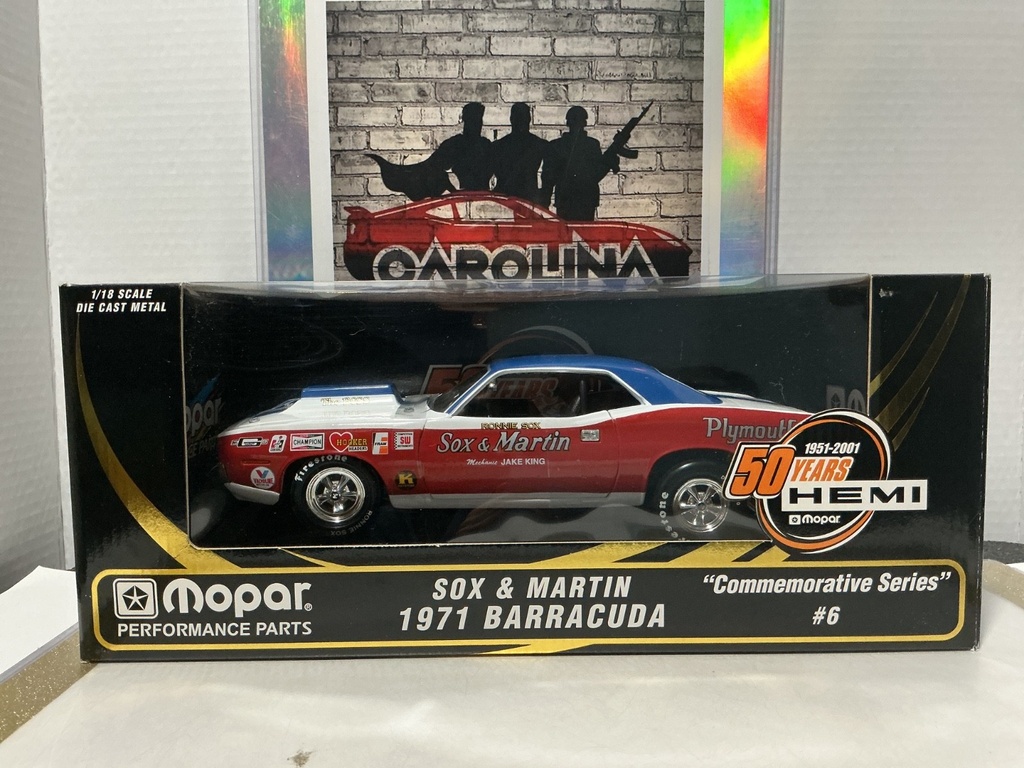 1:18 ERTL MOPAR PERFORMANCE PARTS SOX AND MARTIN 1971 BARRACUDA