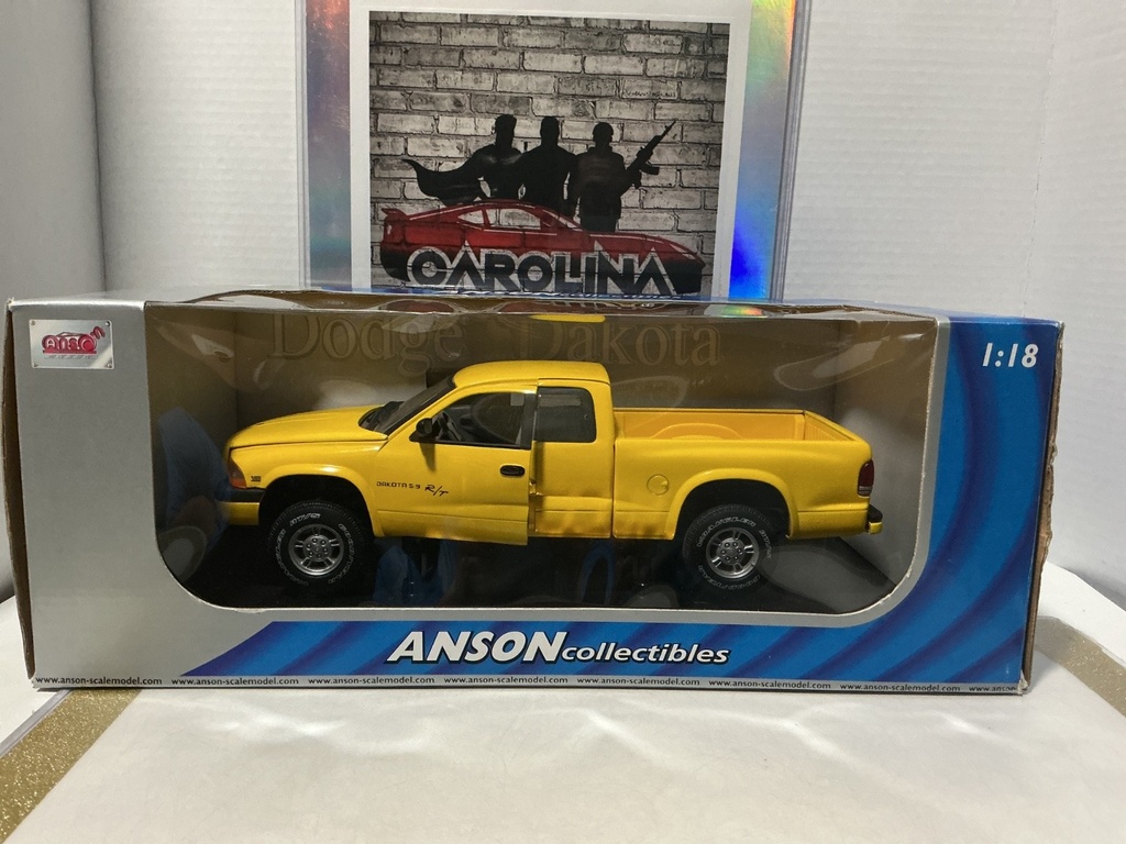 [112409] 1:18 ANSON COLLECTIBLES DODGE DAKOTA R/T YELLOW ON BLACK