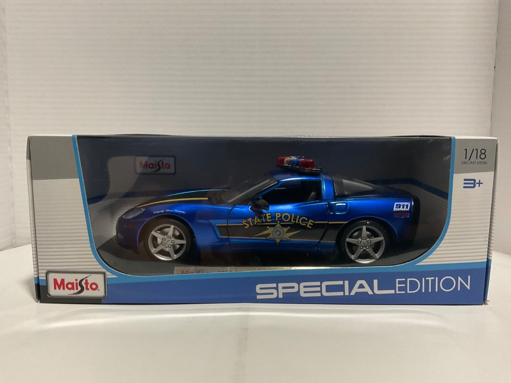 1:18 MAISTO 2005 CHEVROLET CORVETTE COUPE BLUE ON BLACK