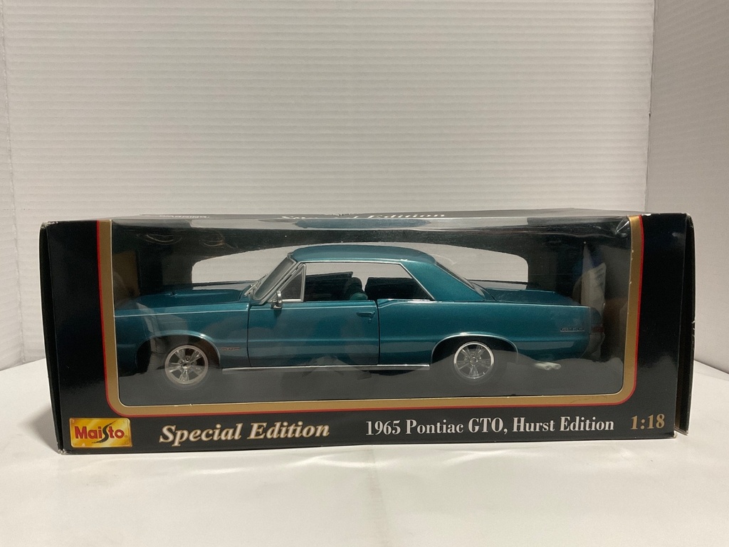 1:18 MAISTO 1965 PONTIAC GTO HURST EDITION BLUE ON BLUE