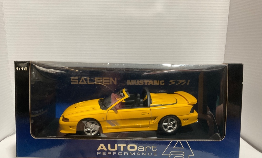 [112445] 1:18 AUTO ART SALEEN MUSTANG S351 CONVERTIBLE YELLOW ON BLACK