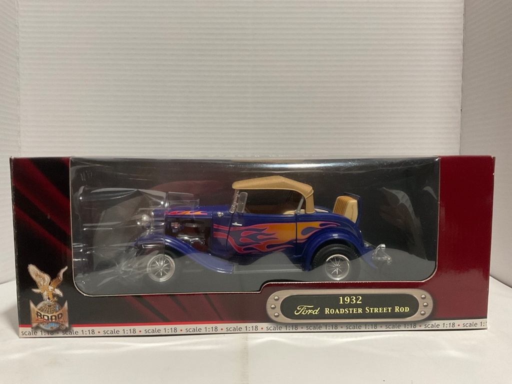 [112457] 1:18 ROAD SIGNATURE 1932 FORD ROADSTER STREET ROD BLUE/TAN ON CREAM