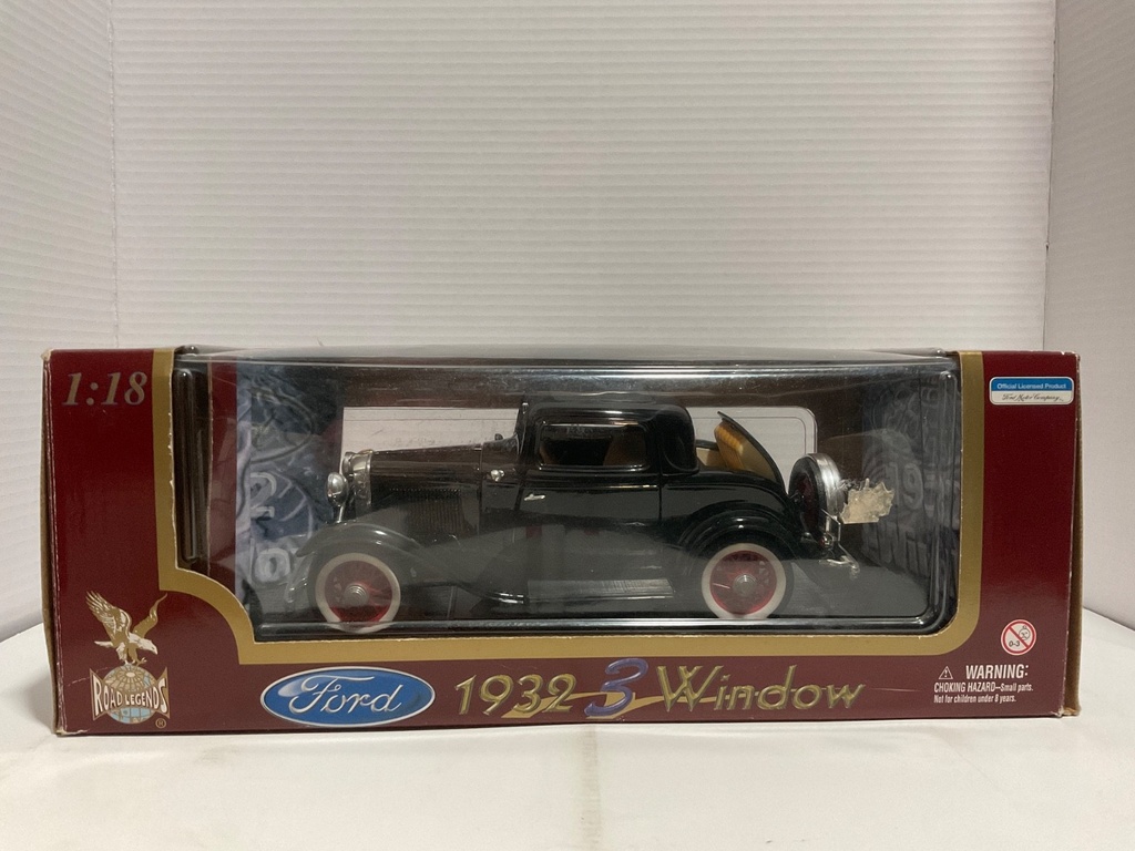 1:18 ROAD LEGENDS FIRD 1932 3 WINDOW BLACK ON CREAM