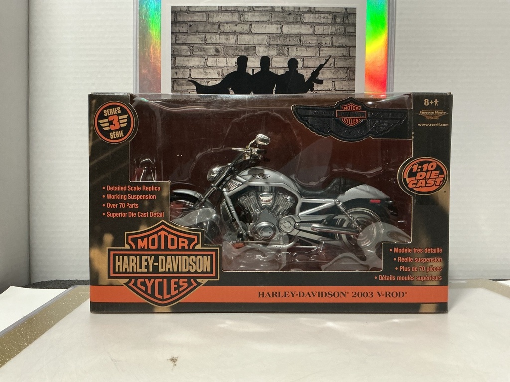 1:18 HARLEY DAVIDSON MOTORCYCLES 2003 V-ROD