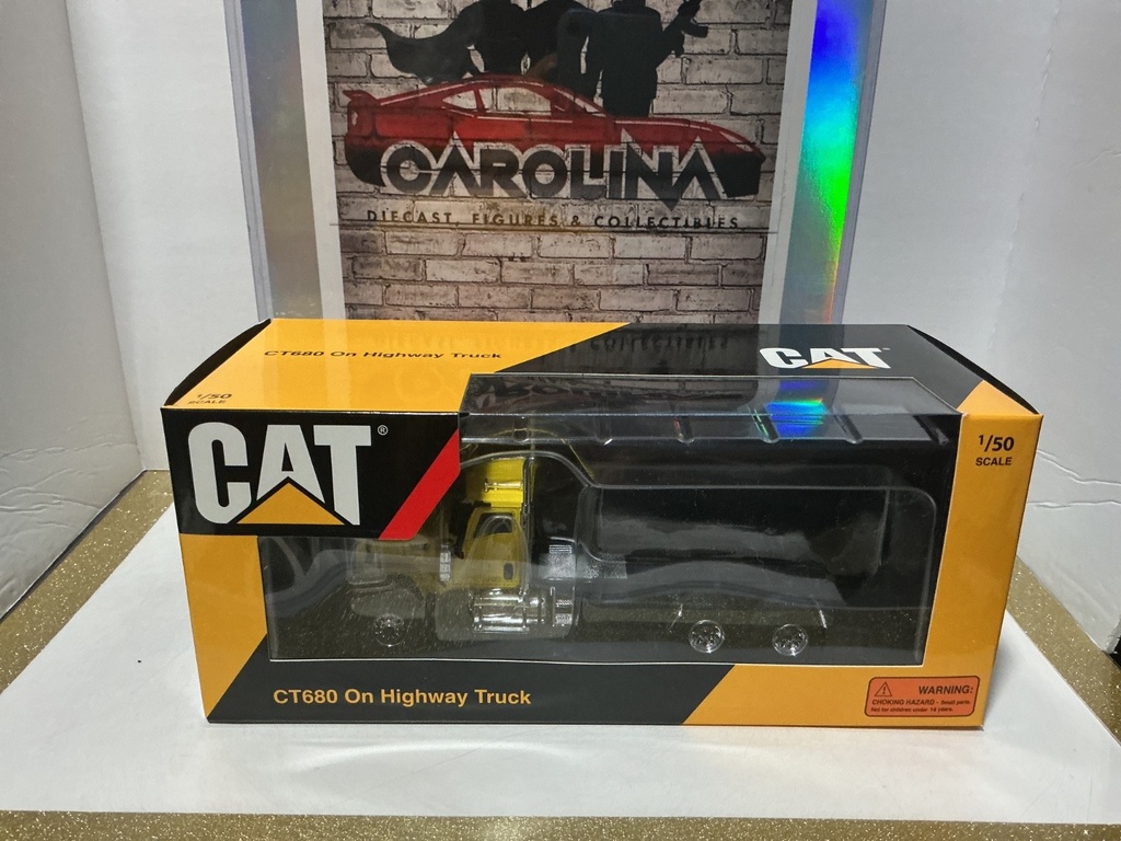 [009048] 1/50 SCALE - TONKIN REPLICAS - CT680 ON HIGHWAY TRUCK