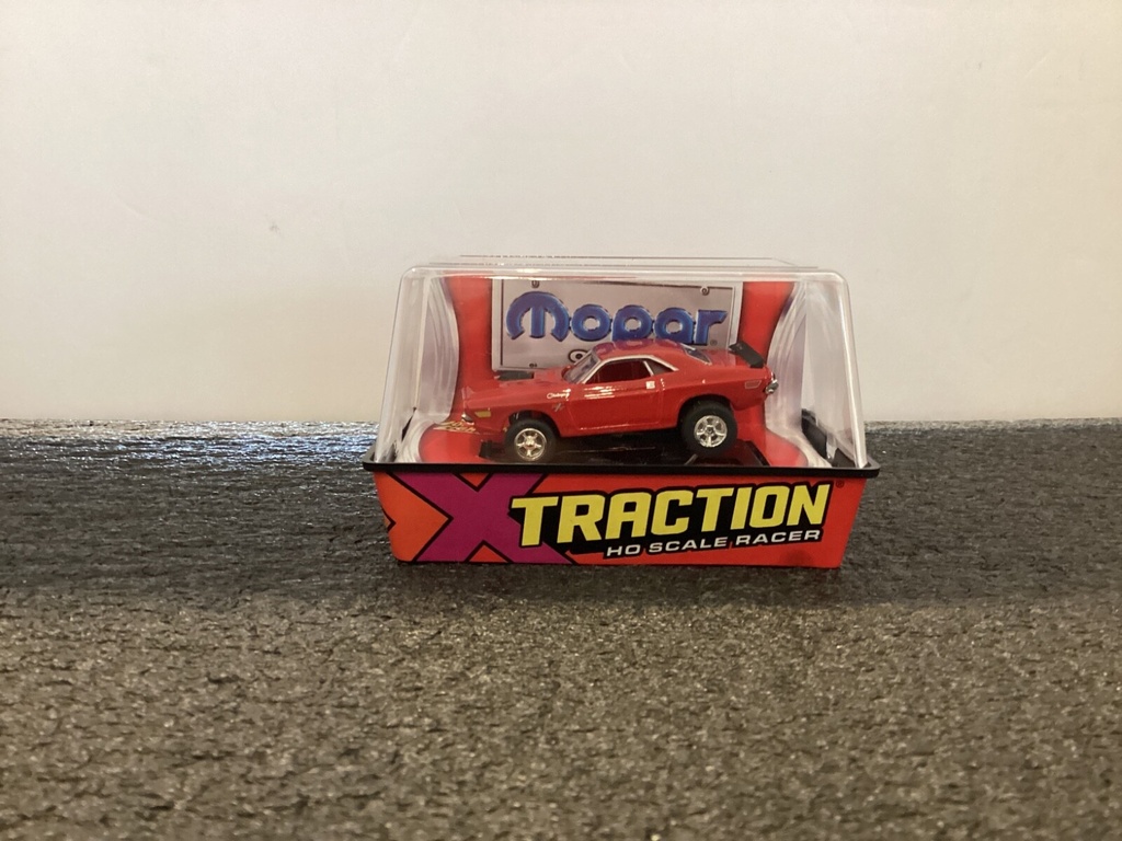 [003345] JOHNNY LIGHTNING XTRACTION HO SLOT CAR 1970 HEMI CHALLENGER (RED)