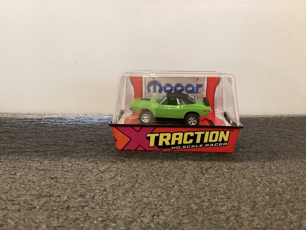 [003346] JOHNNY LIGHTNING XTRACTION HO SLOT CAR 1970 HEMI CHALLENGER (GREEN/BLACK)