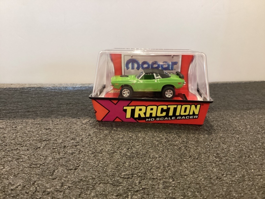 [003337] JOHNNY-LIGHTNING XTRACTION HO SLOT CAR 1970 DODGE HEMI CHALLENGER CONVERTIBLE
