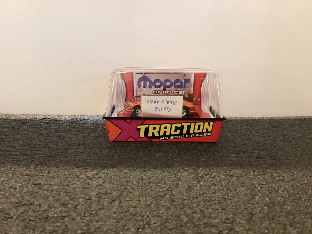 [003361] AUTOWORLD XTRACTION HO SLOT CAR DODGE VIPER GTS-R ORANGE