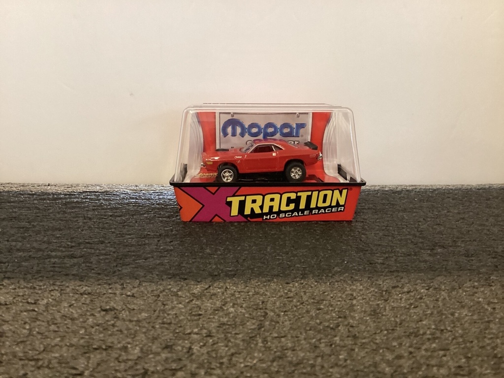 [003348] JOHNNY LIGHTNING XTRACTION HO SLOT CAR 1970 DODGE HEMI CHALLENGER red