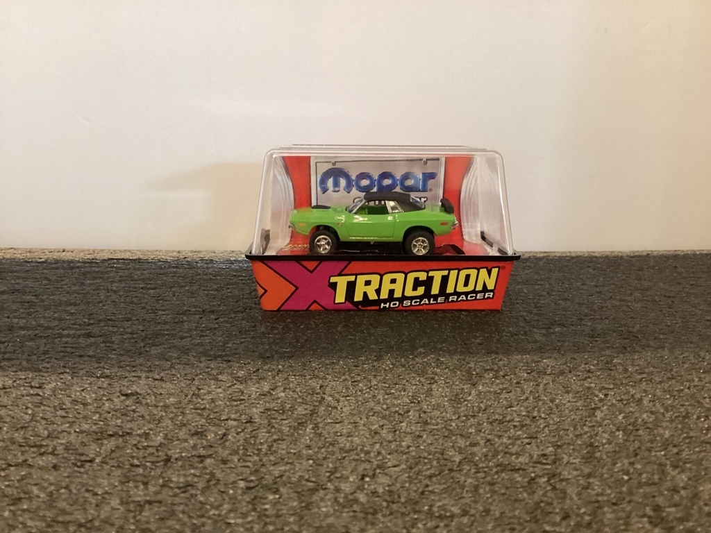[003323] JOHNNY LIGHTNING XTRACTION HO SLOT CAR 1970 DODGE HEMI CHALLENGER CONVERTIBLE