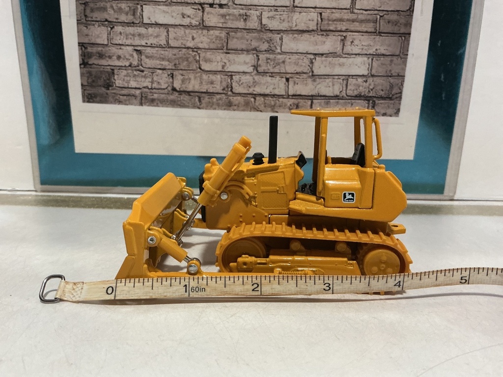 [009603] 1:50 ERTL JOHN DEERE BULLDOZER  [NO BOX]