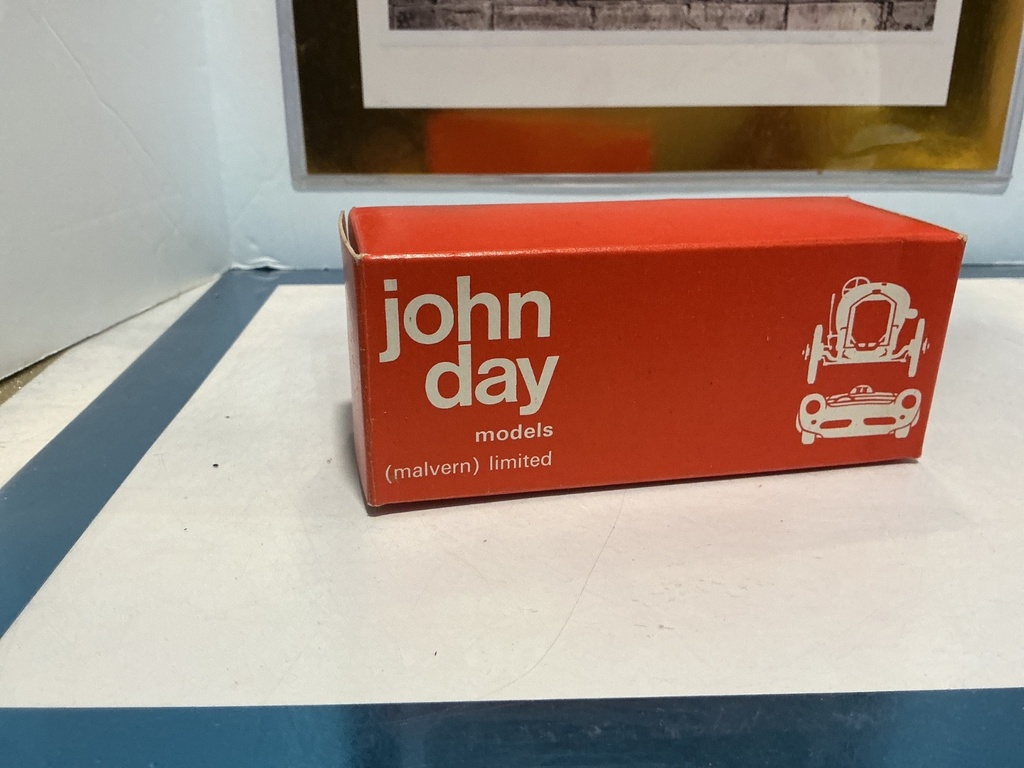 1/43 UNBUILT JOHN DAY SHADOW 5000