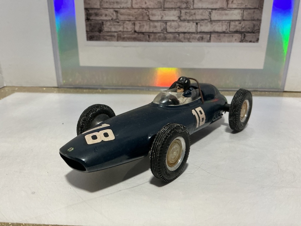 [103222] Lola V8 Climax F1 Slot Car