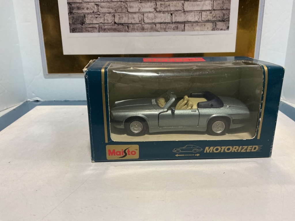 1/ 43 MAISTO SUPERIOR