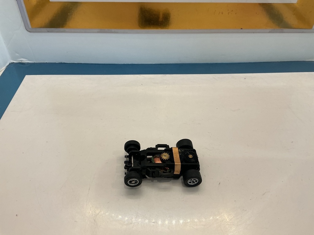 [102761] HO SLOT CAR COMPLETE RUNNING CHASSIS VARIOUS BRANDS SEE PICTURES