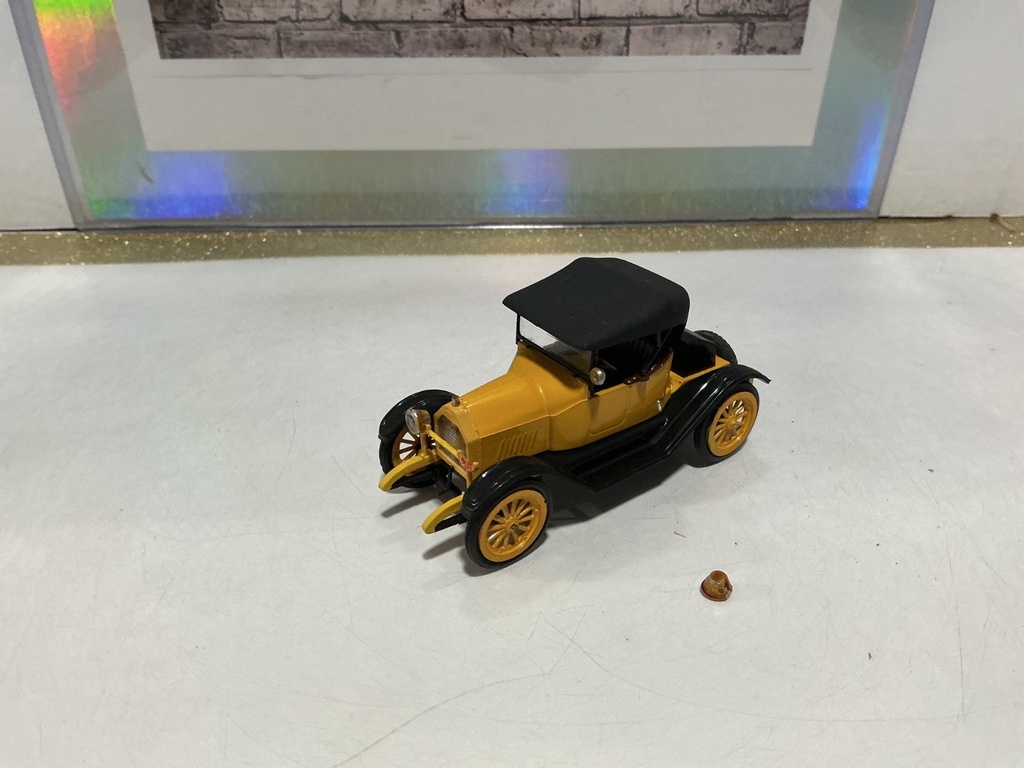 [103674] 1:43 VINTAGE RENWAL PROD. INC YELLOW/BLACK 1910 Renault 12/16 [BROKEN HEADLIGHT]
