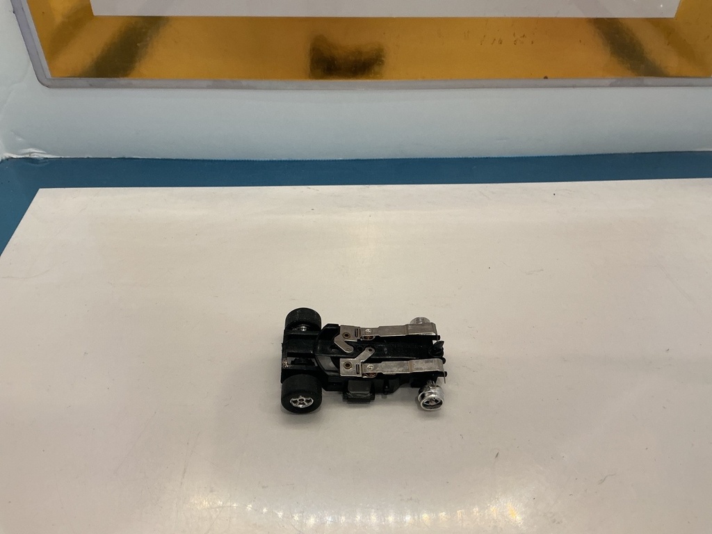 [102727] HO SLOT CAR COMPLETE RUNNING CHASSIS VARIOUS BRANDS SEE PICTURES