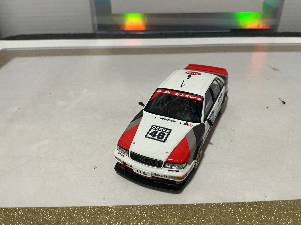1/43 MINI CHAMPS - AUDI V8 QUATTRO DEKRA 46 [BENT MIRROR/BROKEN ANTENNA]