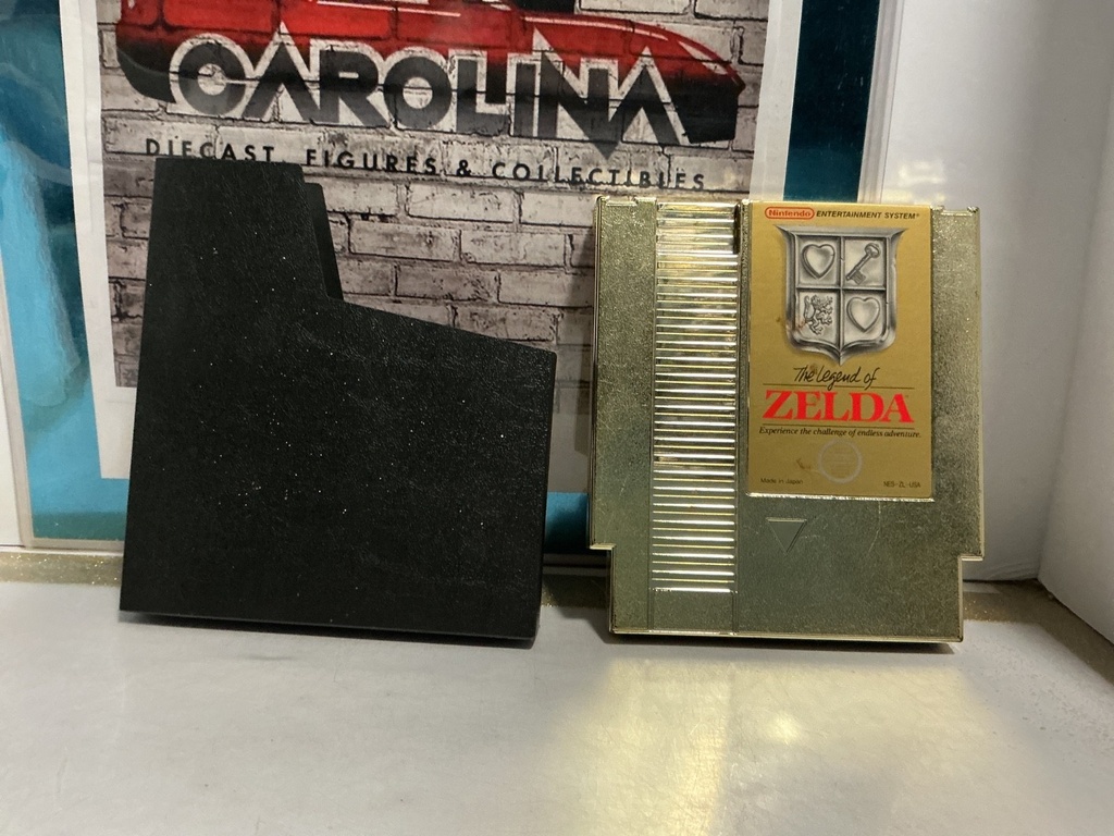 [00110126] The Legend of Zelda Gold Cartridge Original Nintendo NES With Black Sleeve