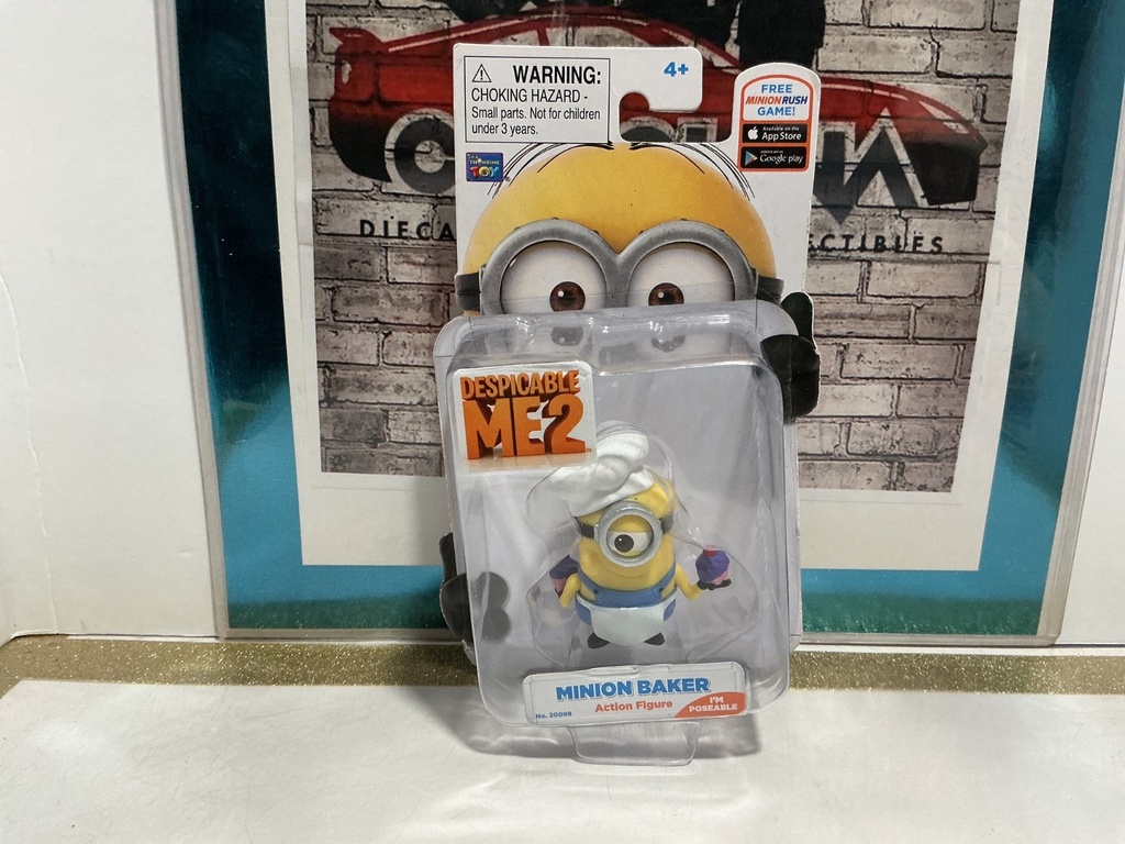 DESPICABLE ME 2 MOVIE -  4-INCH MINION BAKER B1