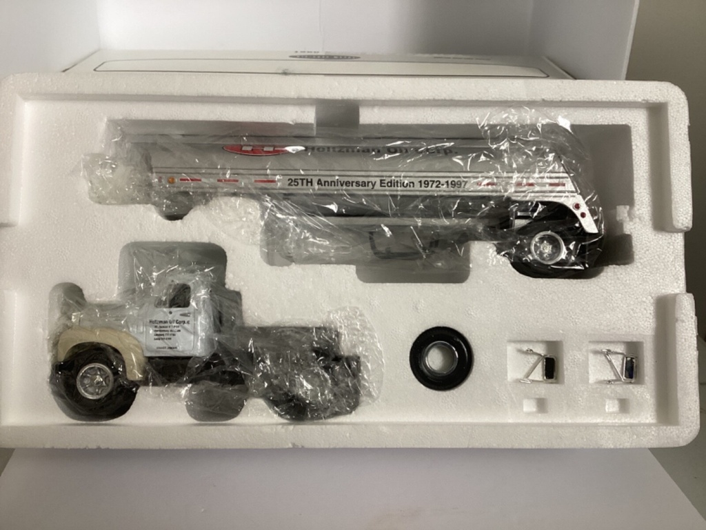 [002335] First Gear 1:34 1960 Holtzman Oil Mack Truck Model B-61 W/ Tanker In Orig. Box