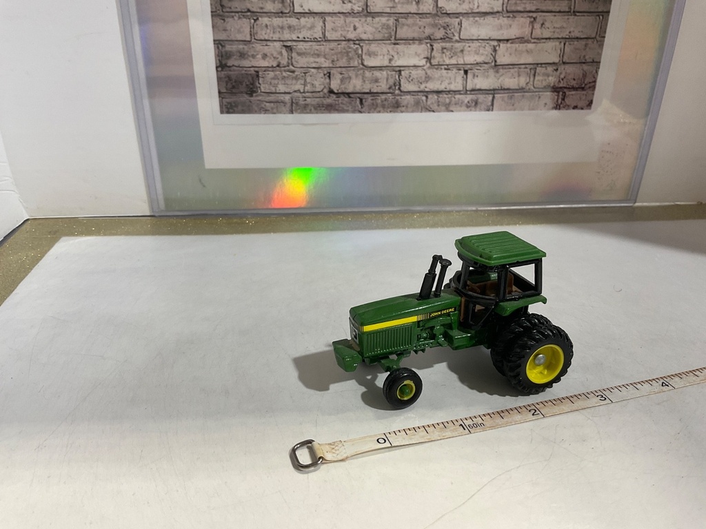 JOHN DEERE TRACTOR  **NO BOX