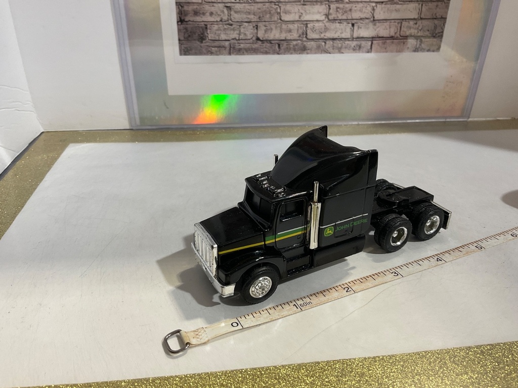 ERTL  TRACTOR TRAILER    **NO BOX