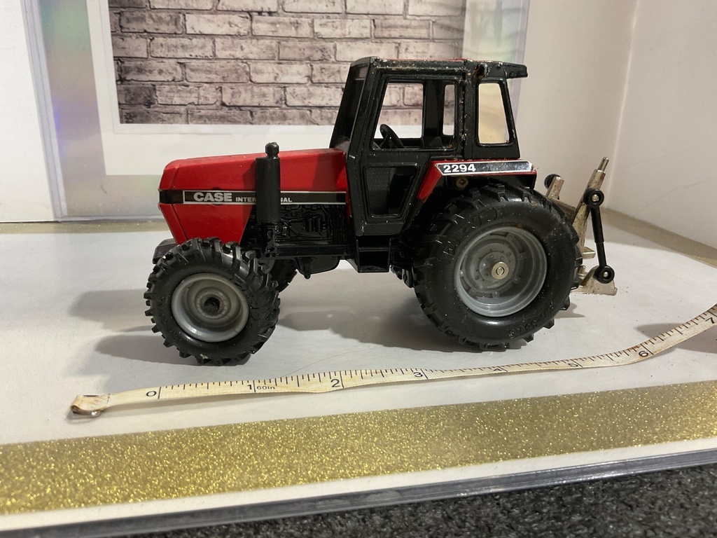CASE INTERNATIONAL TRACTOR 2294  **NO BOX