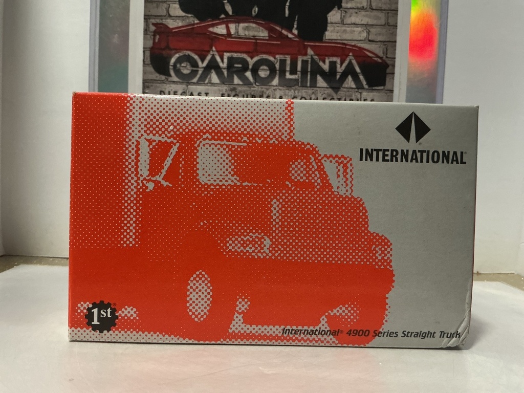 [009064] 1/54 - FIRST GEAR INTERNATIONAL 4900 SERIES STRAIGHT TRUCK