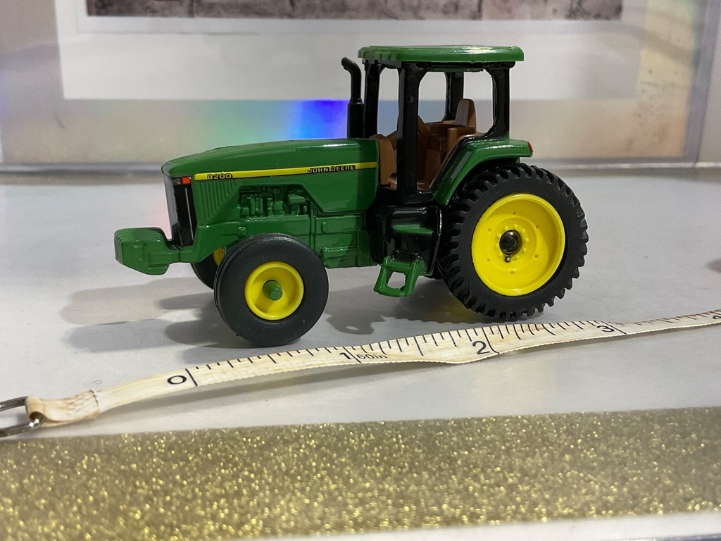 JOHN DEERE TRACTOR  8200 SINGLE WHEEL **NO BOX