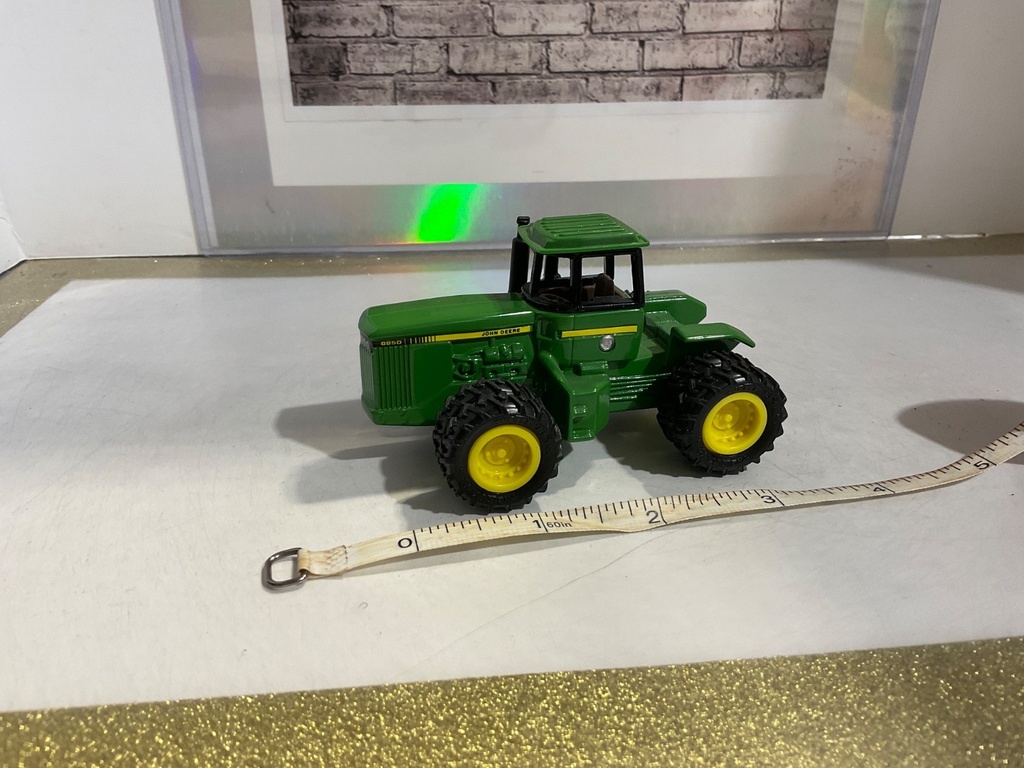 JOHN DEERE 8850 DUAL WHEELS  TRACTOR **NO BOX