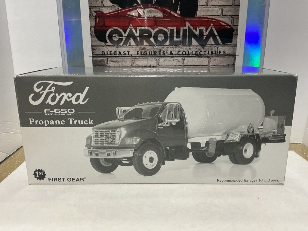 1/34 - FIRST GEAR FORD F-650 XLT SUPER DUTY PROPANE TANK TRUCK
