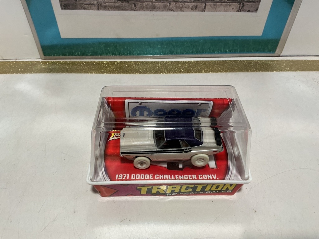 JOHNNY LIGHTNING X-TRACTion  1971 DODGE CHALLENGER