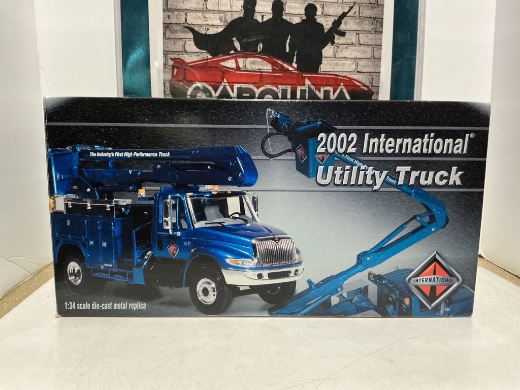 1/34 FIRST GEAR 2002 INTERNATIONAL UTILITY TRUCK