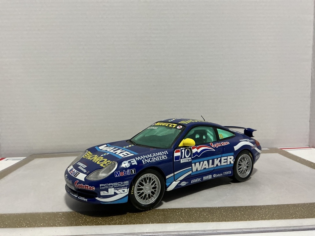 [117178.] 1:18 SUNSTAR PORSCHE 911 GT3 MONROE WALKER #10
