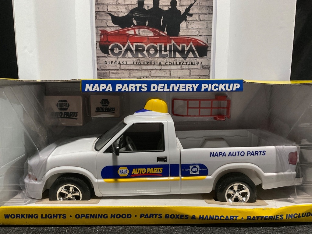 1ST GEAR 70-0199 NAPA AUTO PARTS TRUCK 15” LONG BOX SLIGHT DAMAGE