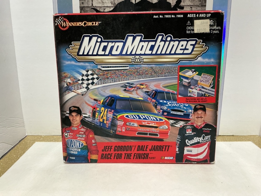 WINNER’S CIRCLE/MICROMACHINES - JEFF GORDON/DALE JARRETT RACE FOR THE FINISH