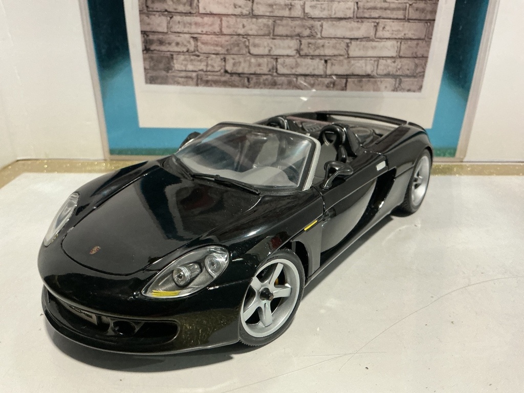 [117188.] 1:18 MAISTO PORSCHE CARRERA 6T BLACK ON GREY