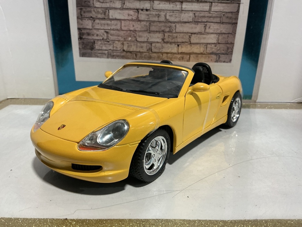 1:18 SOLIDO 1998 PROSHE BOXSTER YELLOW ON BLACK