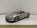 1:18 MAISTO PORSHE BOXSTER SILVER ON RED