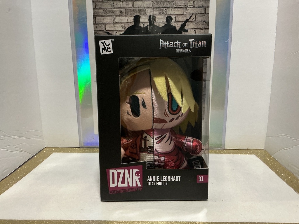 DZNR/YuMe - ATTACK ON TITAN: ANNIE LEONHART/TITAN PLUSHIE